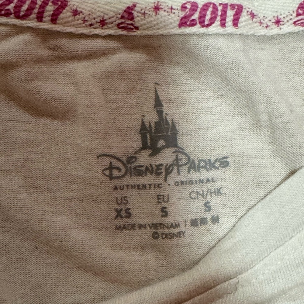 Clean Vintage 2017 Disney Cinderella Castle Collectors Graphic T-Shirt