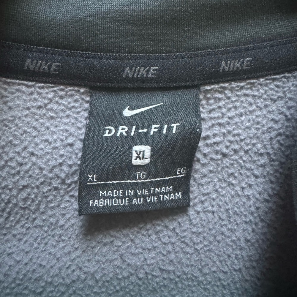 Clean Classic Nike Dri-FIT Black and Gray 1/4 Zip Pullover Top
