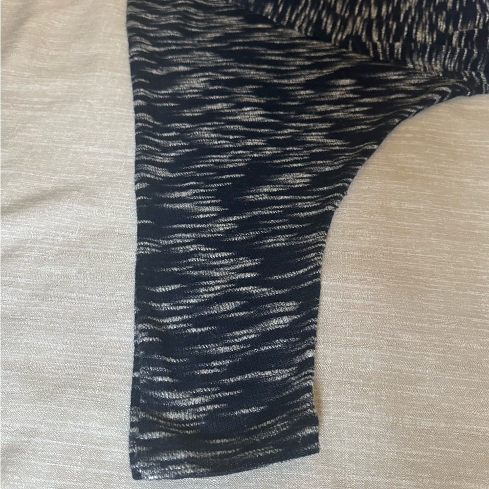 Clean B.L.E.U. Navy and White 3/4 Sleeve Knit Top