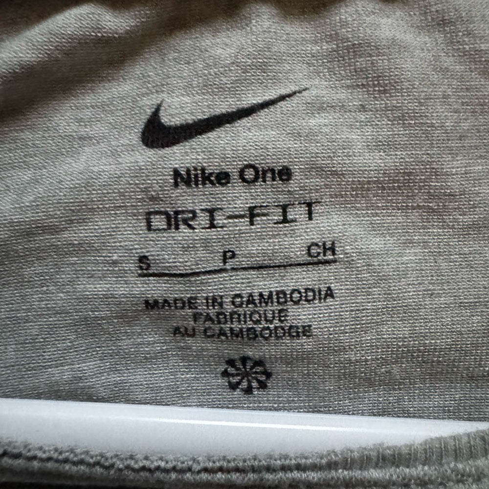 Clean & Soft Classic Gray Nike Dri-Fit Women's Shirt Size S