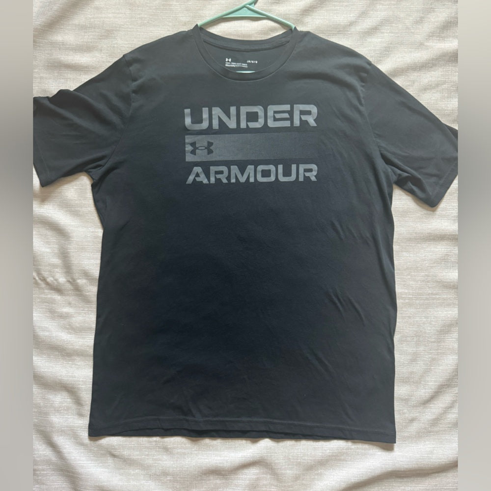 Clean Classic Under Armour Black Long Sleeve Tee Size L