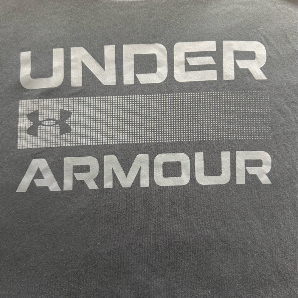 Clean Classic Under Armour Black Long Sleeve Tee Size L