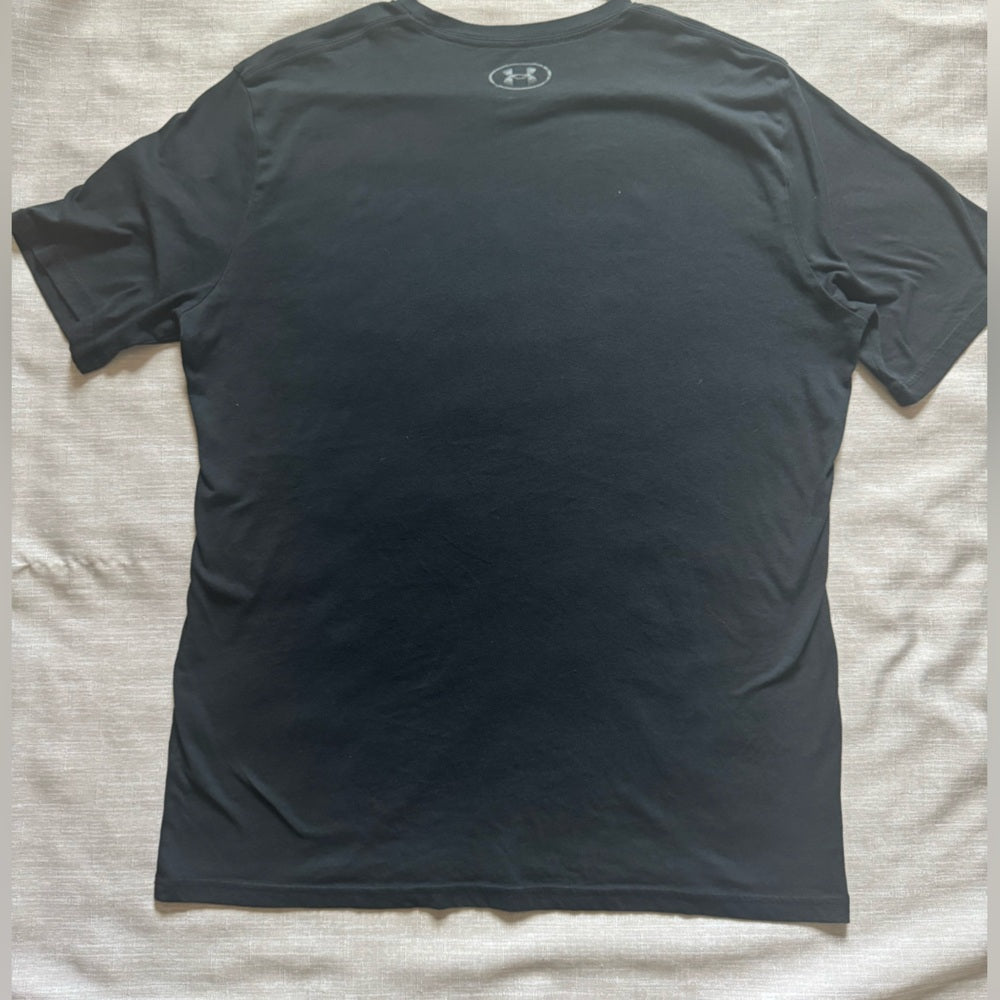Clean Classic Under Armour Black Long Sleeve Tee Size L