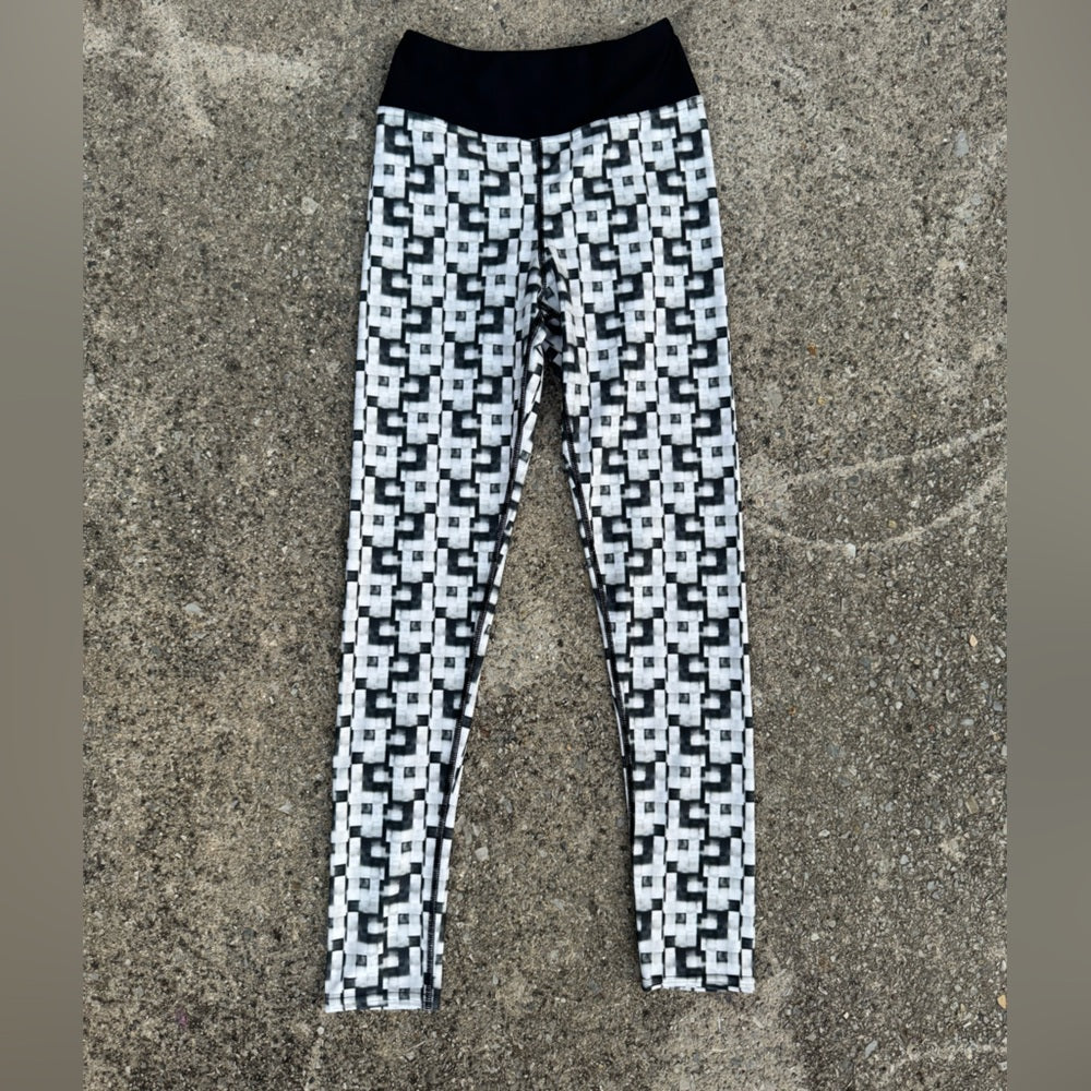 Clean and Comfy Logan Designer Geometric Black and White Yoga Pants Size S