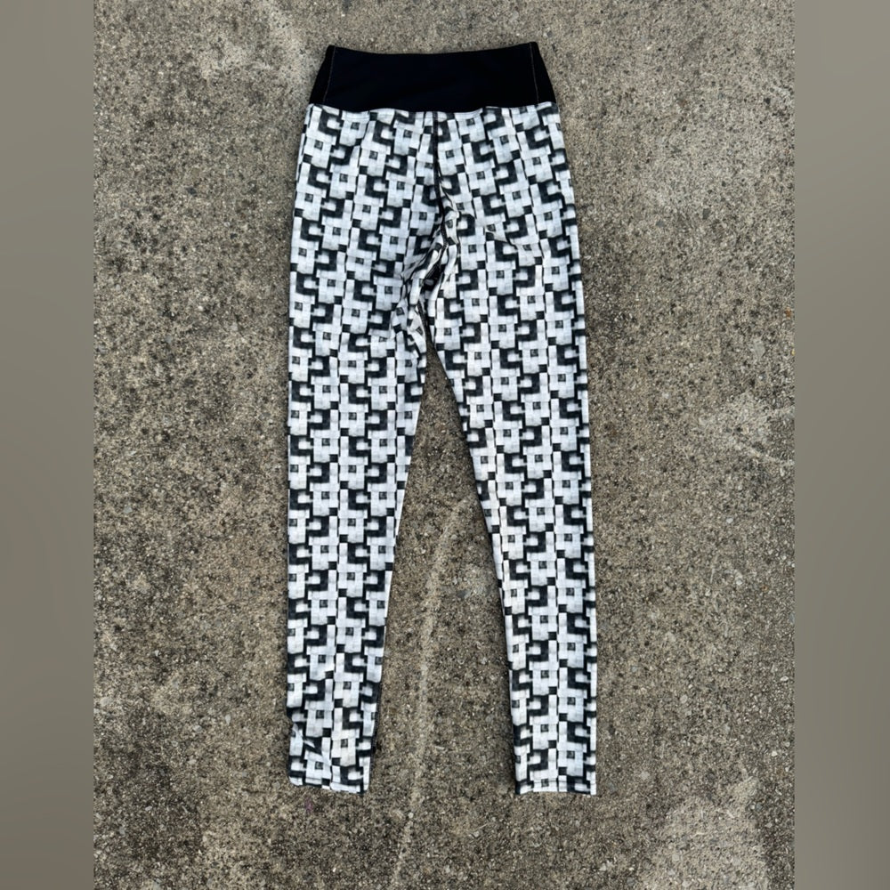 Clean and Comfy Logan Designer Geometric Black and White Yoga Pants Size S