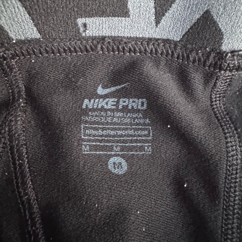 Clean and Comfy Nike Pro Black 3/4 Yoga Pant Performance Leggings