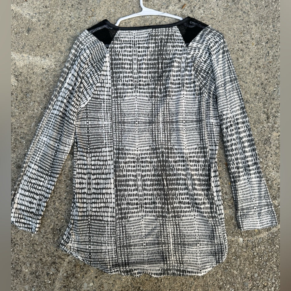Clean Calvin Klein Jeans Black and White Patterned Blouse Size M