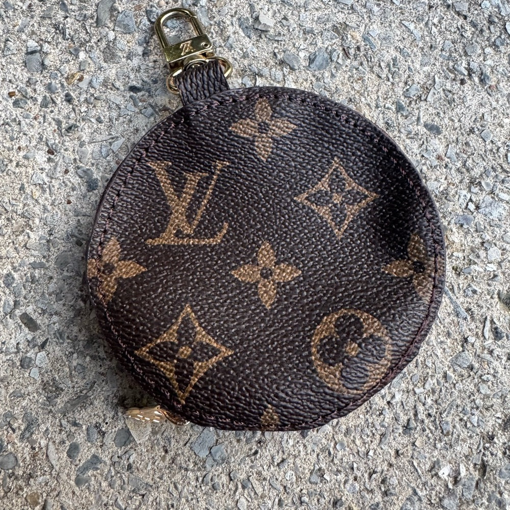 Clean NWOT Monogram Louis Vuitton Multi Pochette Accessories Round Coin Purse