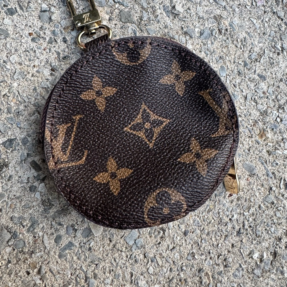 Clean NWOT Monogram Louis Vuitton Multi Pochette Accessories Round Coin Purse