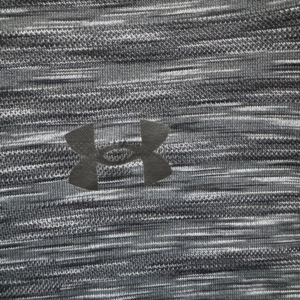 Clean Under Armour Black and Gray Apparel T Shirt Size S