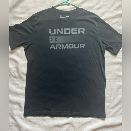Clean Classic Under Armour Black Long Sleeve Tee Size L