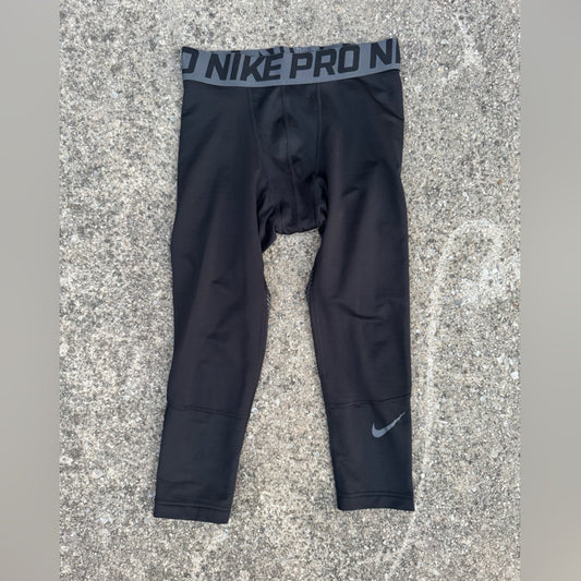 Clean and Comfy Nike Pro Black 3/4 Yoga Pant Performance Leggings
