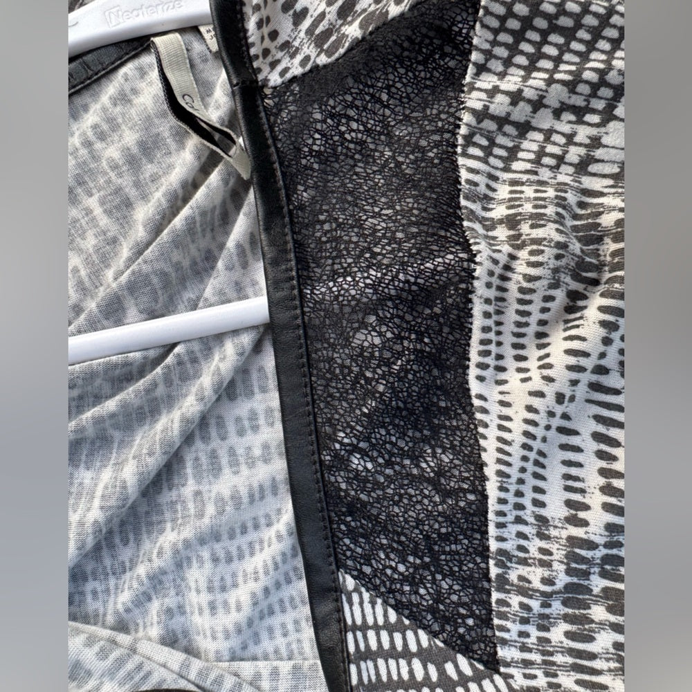 Clean Calvin Klein Jeans Black and White Patterned Blouse Size M